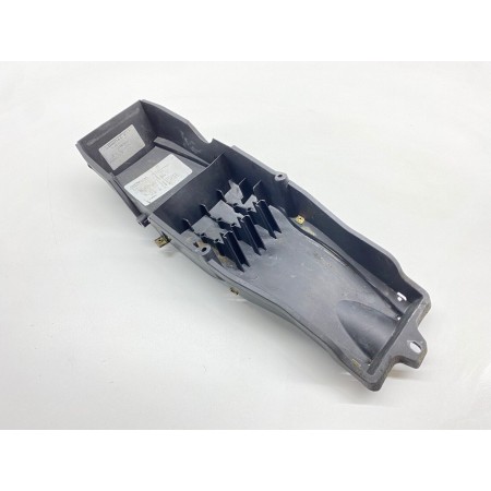 PLASTIQUE SOUS LA SELLE COQUE GILERA DNA 50 2005-2010