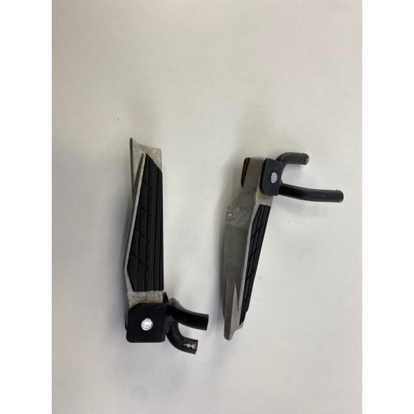 COPPIA PEDALINE PEDANE POGGIA PIEDI DX SX KYMCO XCITING 300 i R 2007-2014