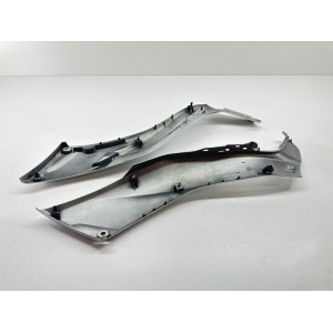 VERKLEIDUNG ABDECKUNG FUSSSTÜTZE LINKS BUMERANG YAMAHA XMAX 300 X-MAX 300 2017-2020 2