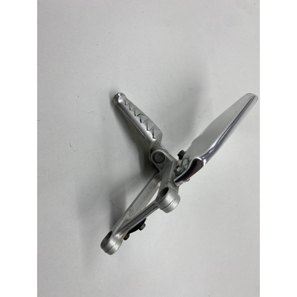 PEDANA PEDALIN DESTRA DX PILOTA APRILIA RSV 1000 1998-1999