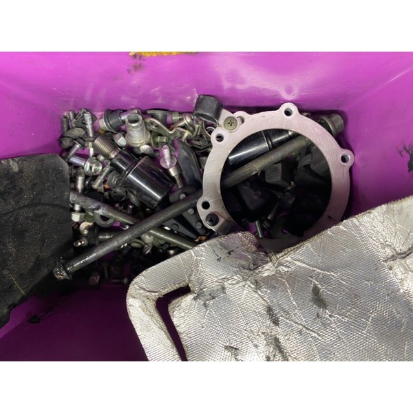 KIT VITI BULLONI VITERIA STAFFE RONDELLE PERNI YAMAHA FZ1 FAZER 1000 2006-2016