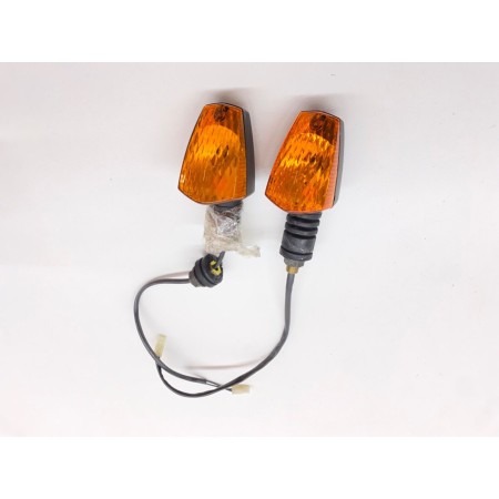 PAR DE INTERMITENTES DELANTEROS DERECHO IZQUIERDO YAMAHA BT 1100 BULLDOG 2002-2006