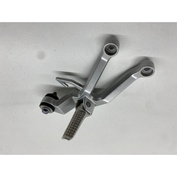 BEIFAHRERFUSSSTÜTZE HINTEN RECHTS SUZUKI SV 650 2003-2006