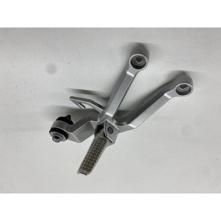 BEIFAHRERFUSSSTÜTZE HINTEN RECHTS SUZUKI SV 650 2003-2006