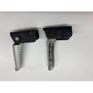 PAIRE DE REPOSE-PIEDS PASSAGER GAUCHE SYM XS 125 2007-2016