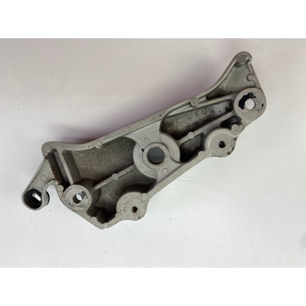 SUPPORT REPOSE-PIEDS GAUCHE HONDA CBF 600S 2004-2007 PC38