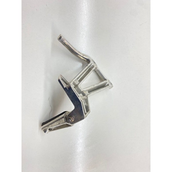 PEDANA POSTERIORE PASSEGGERO SINISTRA SX YAMAHA FZ6 FAZER 600 2002-2003