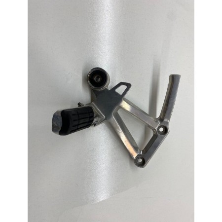 PEDANA POSTERIORE PASSEGGERO DESTRA DX YAMAHA FZ6 FAZER 600 2002-2003