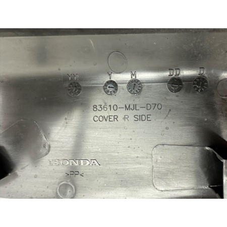 RECHTE FUSSRASTENABDECKUNG 83610-MJL-D70 HONDA INTEGRA NC 750 DCT 2018-2020