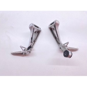 PAAR BEIFAHRERFUSSRASTEN HINTEN RECHTS SUZUKI SV 650 1999-2002 2