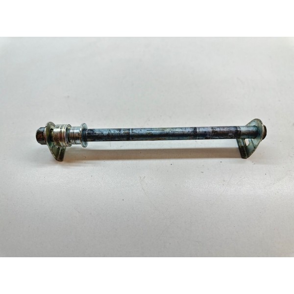 AXE DE ROUE ARRIERE SUZUKI GSF BANDIT 600 2000-2004-2005