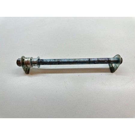 AXE DE ROUE ARRIERE SUZUKI GSF BANDIT 600 2000-2004-2005