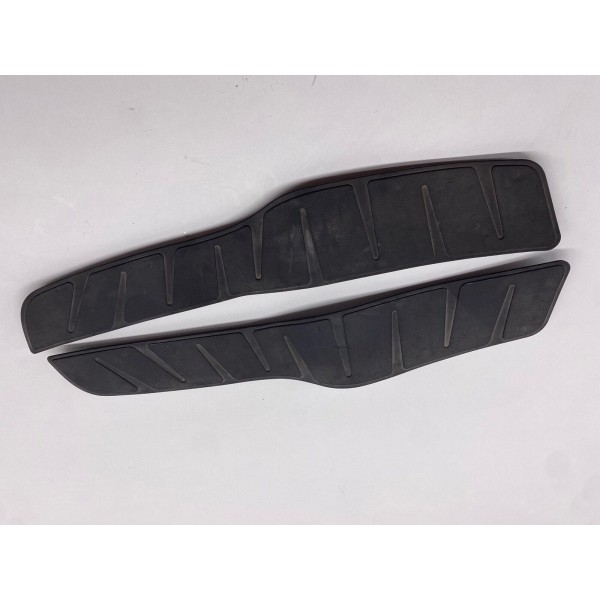 COPPIA TAPPETTINI PEDANA POGGIA PIEDI DX SX PIAGGIO X8 125 200 250 2004-2007