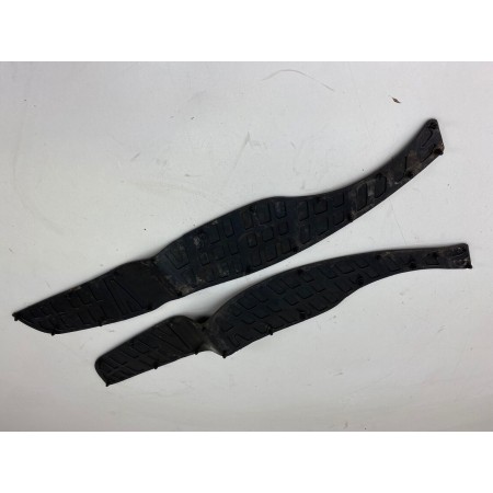 PAAR FUSSMATTEN RECHTS LINKS SUZUKI BURGAMAN UH 125 150 2007-2012