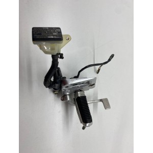 SUZUKI GSX 1100F GSX 1100 F 1980-1996 GV72B BOMBA DE FRENO ESTRIBERA DERECHA KIT 2