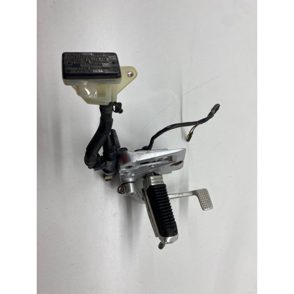 SUZUKI GSX 1100F GSX 1100 F 1980-1996 GV72B BREMSPUMPE RECHTS FUSSRASTEN KIT