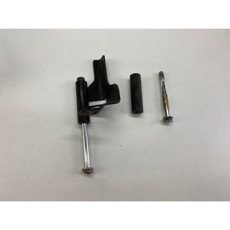 STAFFA DISTANZIALI PEDANA PILOTA DESTRA HONDA VTX1800C VTX 1800 C 2001-2006