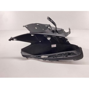 PLASTIC CENTRE PLATFORM TUNNEL YAMAHA XMAX X-MAX 125 250 2011-2013