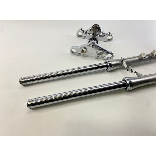 SUZUKI INTRUDER VS 600 1995-1997 KOMPLETTE VORDERE GABELPLATTEN