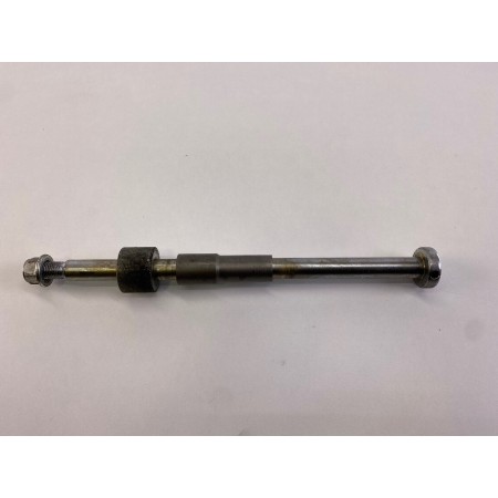 ASSE PERNO VITE RUOTA POSTERIORE SUZUKI INTRUDER VS 600 1995-1997