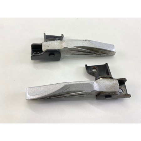 PAIR OF PASSENGER FOOTPEGS RIGHT SYM SYMPHONY S 125 2009 2010 2011
