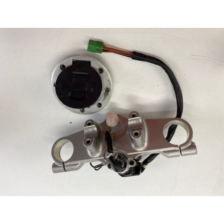 SUZUKI GSF BANDIT 600 2000-2004 TANK CAP LOCKS