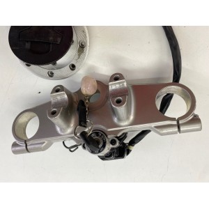 SUZUKI GSF BANDIT 600 2000-2004 TANK CAP LOCKS 2