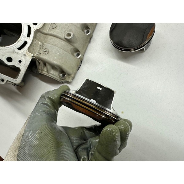 UPPER ENGINE CRANKCASE CYLINDERS PISTONS DUCATI PANIGALE STREETFIGHTER V4S V4 S