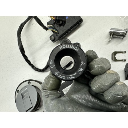 TRIUMPH STREET TRIPLE 675 ABS 2013-2017 MOTOR ECU LOCK KIT