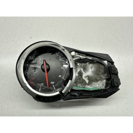 BROKEN INSTRUMENTATION CRASH TRIUMPH STREET TRIPLE 675 ABS 2013-2017