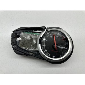 GEBROCHENE INSTRUMENTIERUNG CRASH TRIUMPH STREET TRIPLE... 2