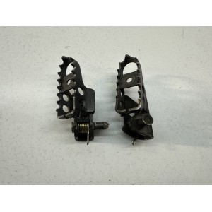 COPPIA PEDALINE POGGIA PIEDI PASSEGGERO DX SX YAMAHA DT...