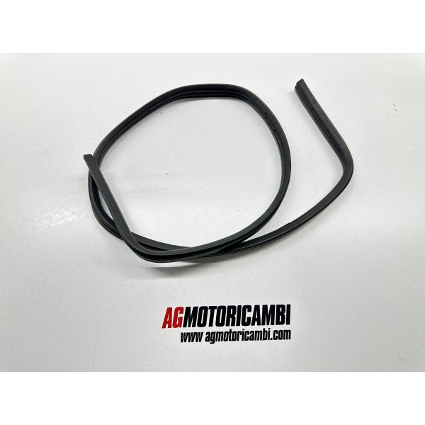 GUMMIDICHTUNG UNTER SITZ SUZUKI BURGMAN 250...