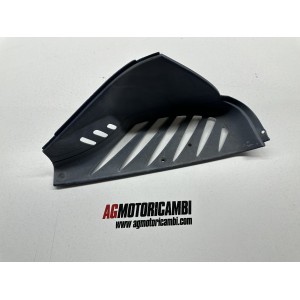 ESTRIBERA PLASTICO DERECHA APRILIA AREA 51