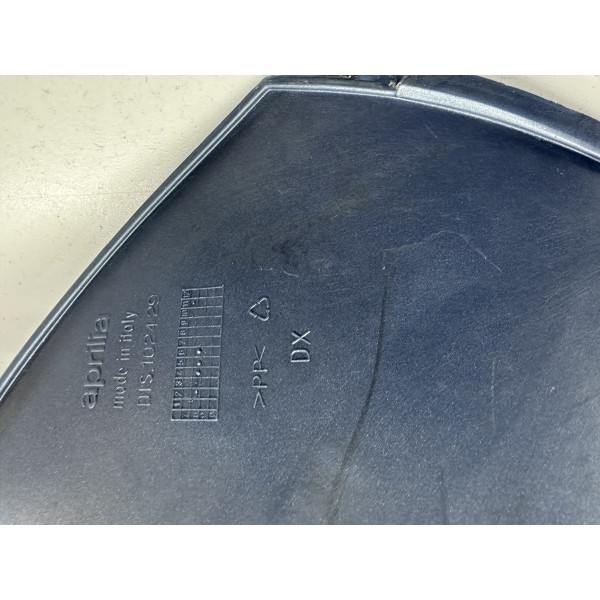 ESTRIBERA PLASTICO DERECHA APRILIA AREA 51