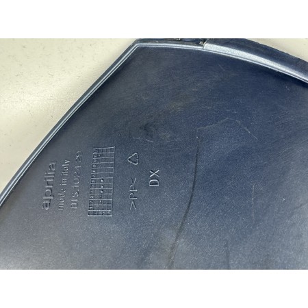 ESTRIBERA PLASTICO DERECHA APRILIA AREA 51