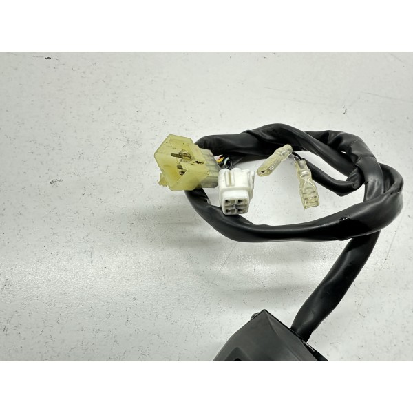 LEFT-HAND ROCKER SWITCH ON SUZUKI V-STROM 1000...