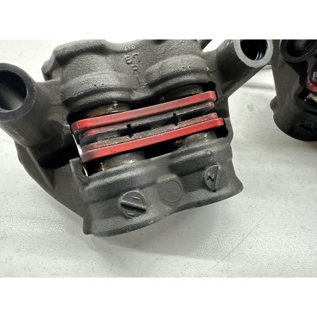 PAR DE PINZAS DE FRENO DELANTERO DERECHO SUZUKI V-STROM 1000 2014-2017