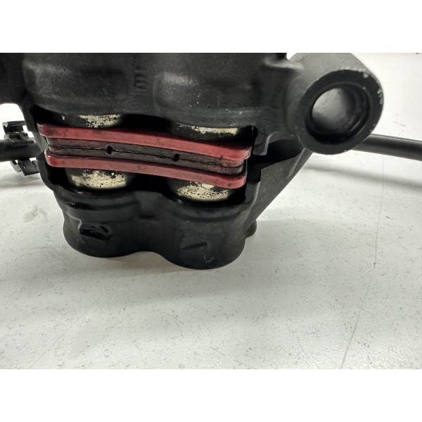 PAIR OF FRONT BRAKE CALLIPERS RIGHT SUZUKI...