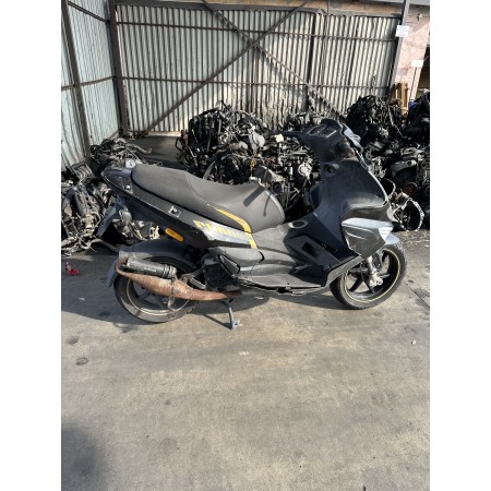 CACHE REPOSE-PIEDS PLASTIQUE DROITE GAUCHE GILERA RUNNER 50 SP 2T CARBURATEUR 2007-2012