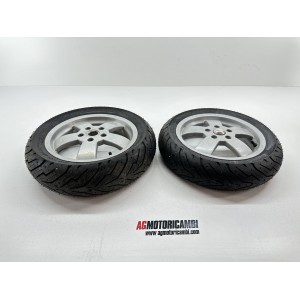 COPPIA CERCHI CON GOMME NUOVE PIAGGIO VESPA GRANTURISMO...