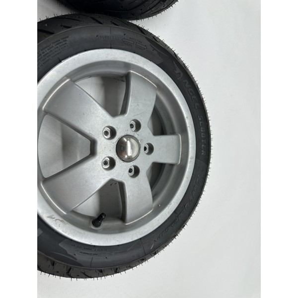 PAAR RÄDER MIT NEUEN REIFEN PIAGGIO VESPA...