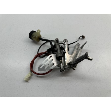 ESTRIBERA DERECHA CILINDRO MAESTRO DE FRENO YAMAHA R6 YZF 600 2003-2005