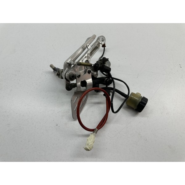 FAHRER FUSSSTÜTZE RECHTS HAUPTBREMSZYLINDER...