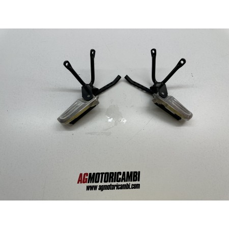 PAIRE DE REPOSE-PIEDS PASSAGER HONDA PCX 125 2009-2013