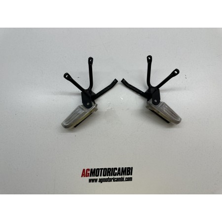 PAIR OF PASSENGER FOOTRESTS HONDA PCX 125 2009-2013