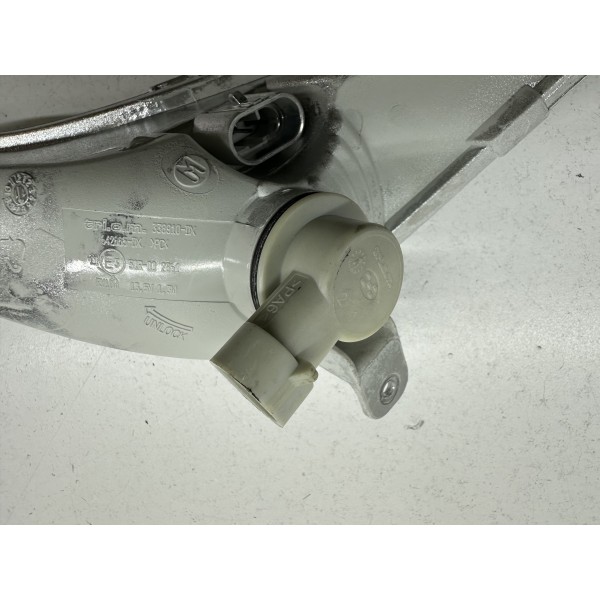 CLIGNOTANT AVANT DROIT PIAGGIO BEVERY 350...