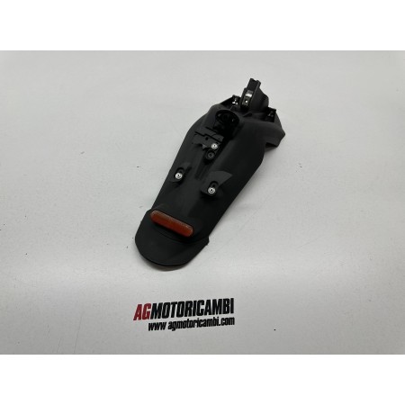 PARAFANGO POSTERIORE PORTATARGA PIAGGIO BEVERY 350 2011-2018