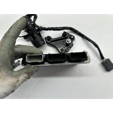 TRIUMPH STREET TRIPLE 660 S 2020-2024 CONTROL UNIT KEY LOCK KIT