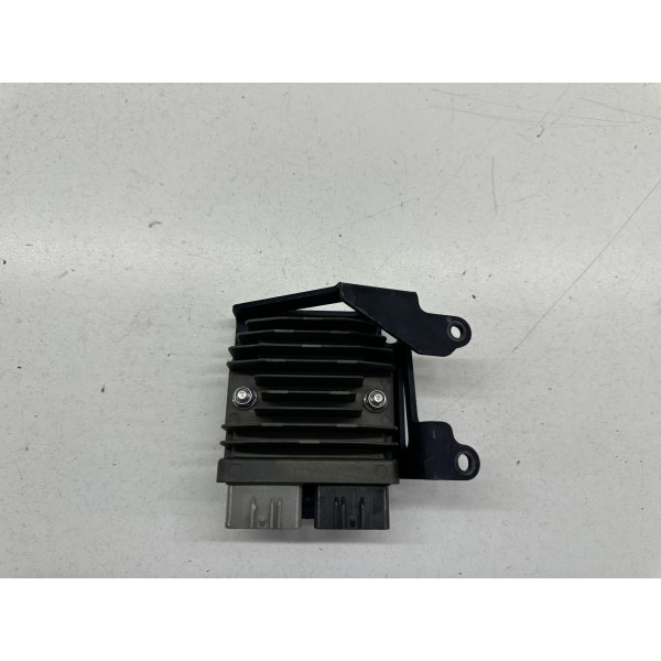 VOLTAGE REGULATOR TRIUMPH STREET TRIPLE 660 S...